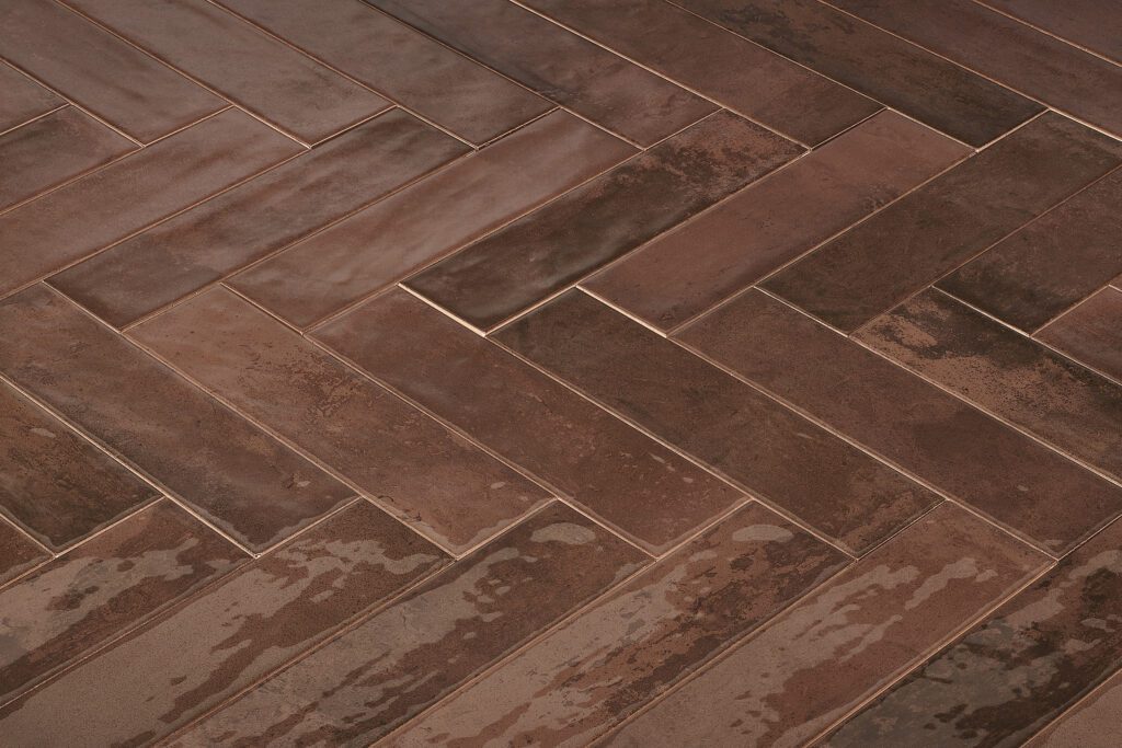 Wandtegels Ùnico Baunei chocolate, maat 6.5x25x1.0 cm.